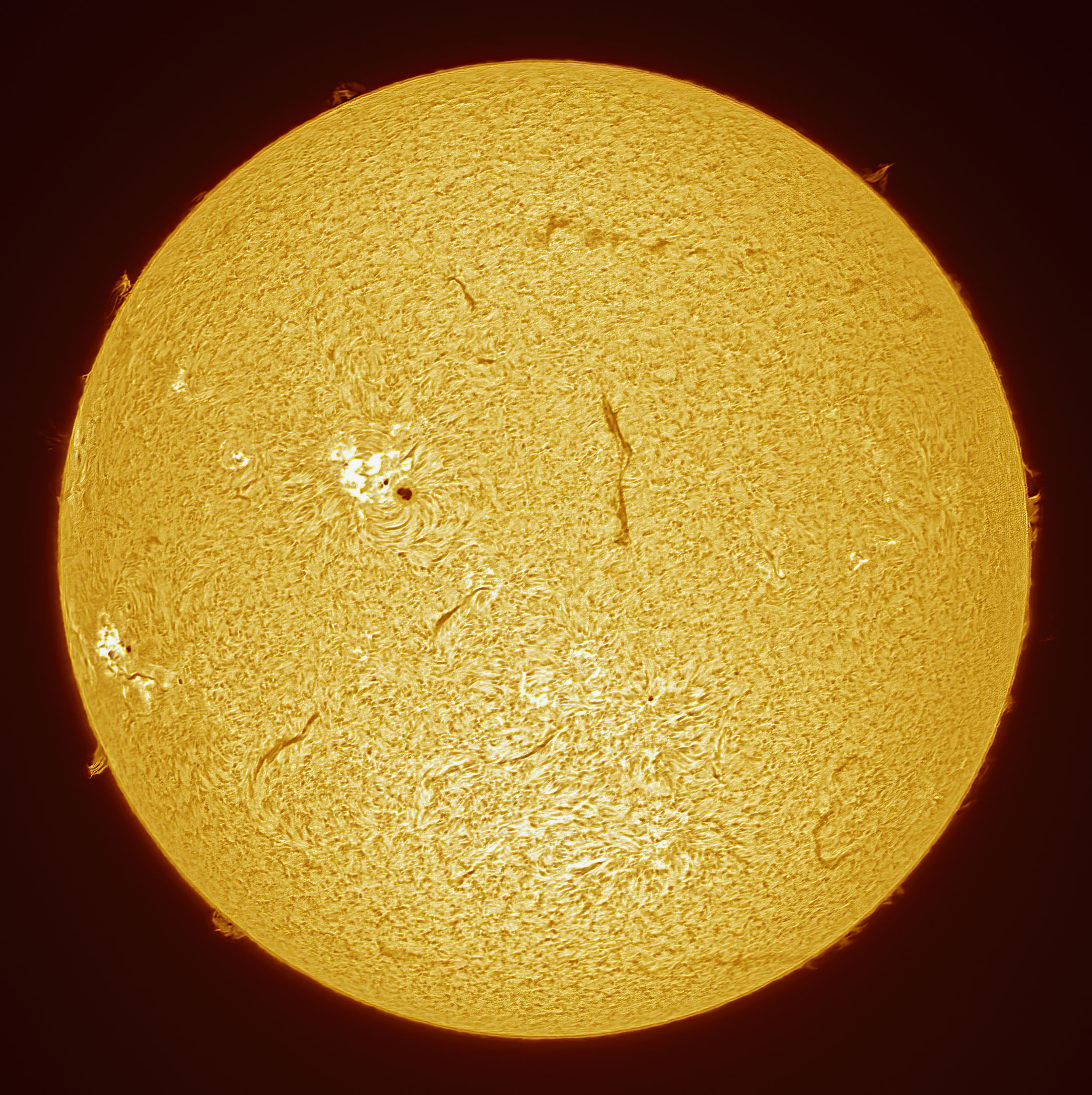 2025-08-25-1237_0-U-L-Sun_Halpha.jpg