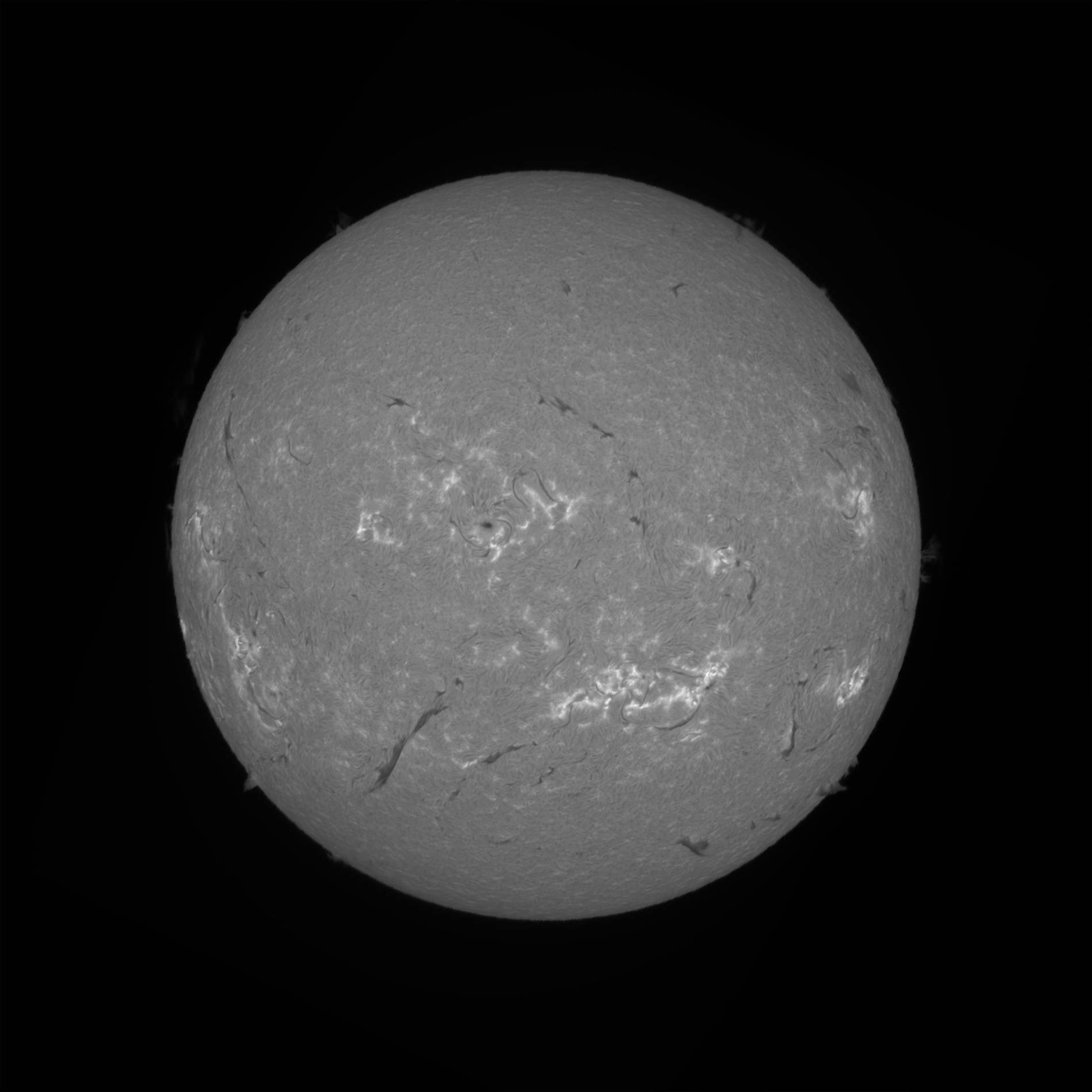 2025-09-22-0822_0-Sun-Ha_20250922_disk_0_00_pipp_lapl2_ap3685_reg2.jpg