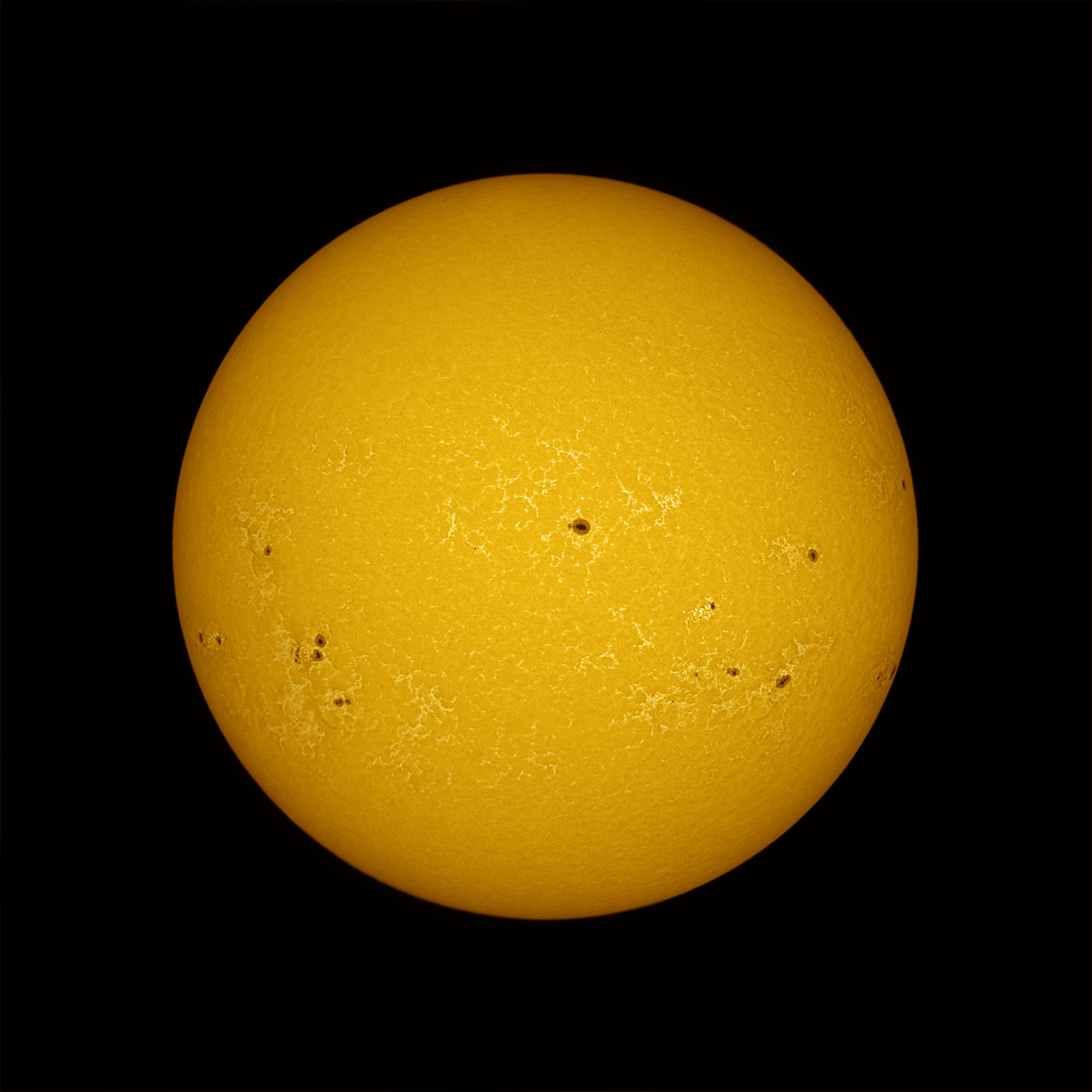 2025-09-23-1119_7-Sun-NaHe_20250923_disk_0_00_pipp_lapl2_ap3594_reg1_psF_color.jpg