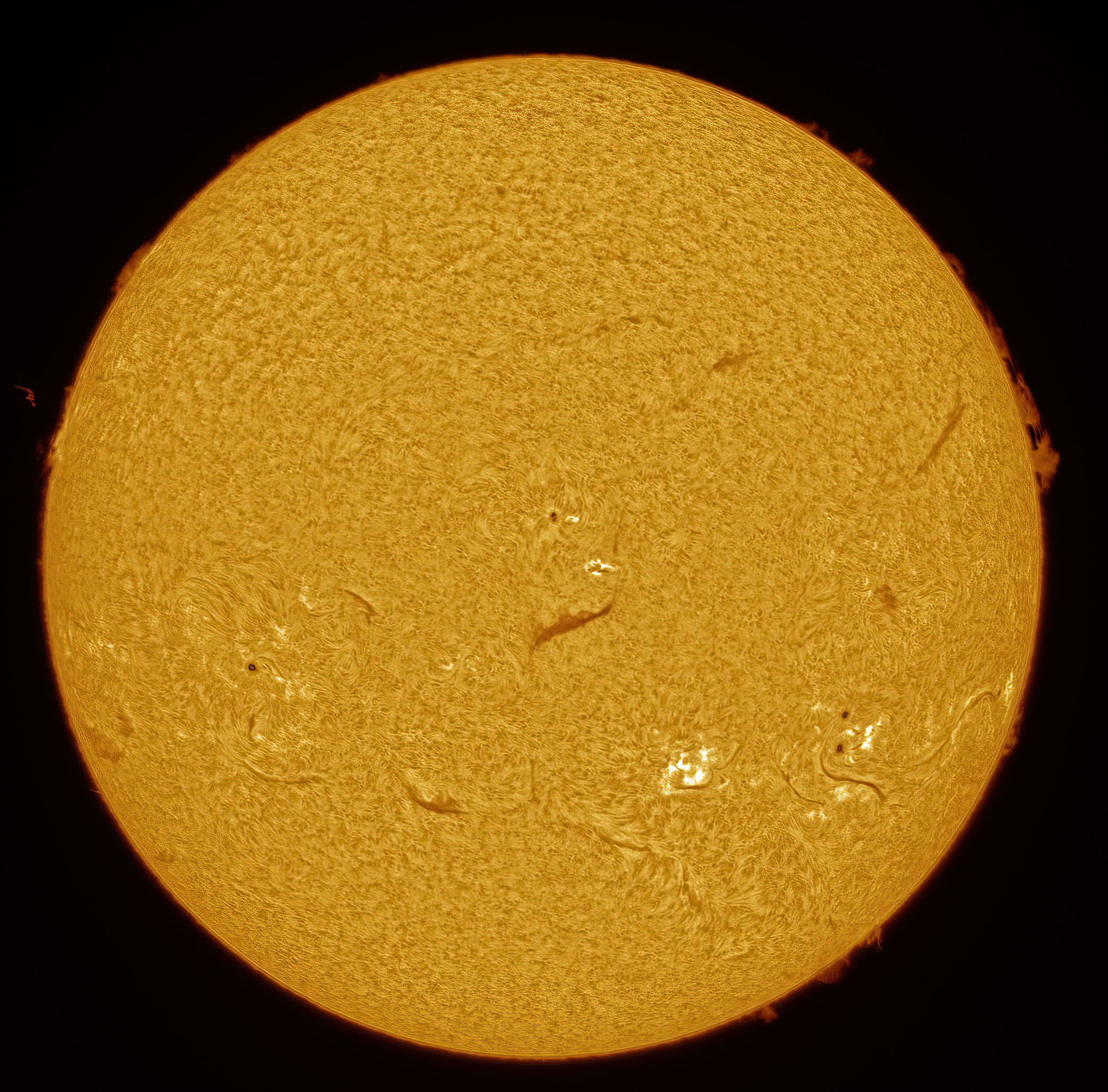 2025-10-20-1148_9-U-L-Sun_Halpha.jpg