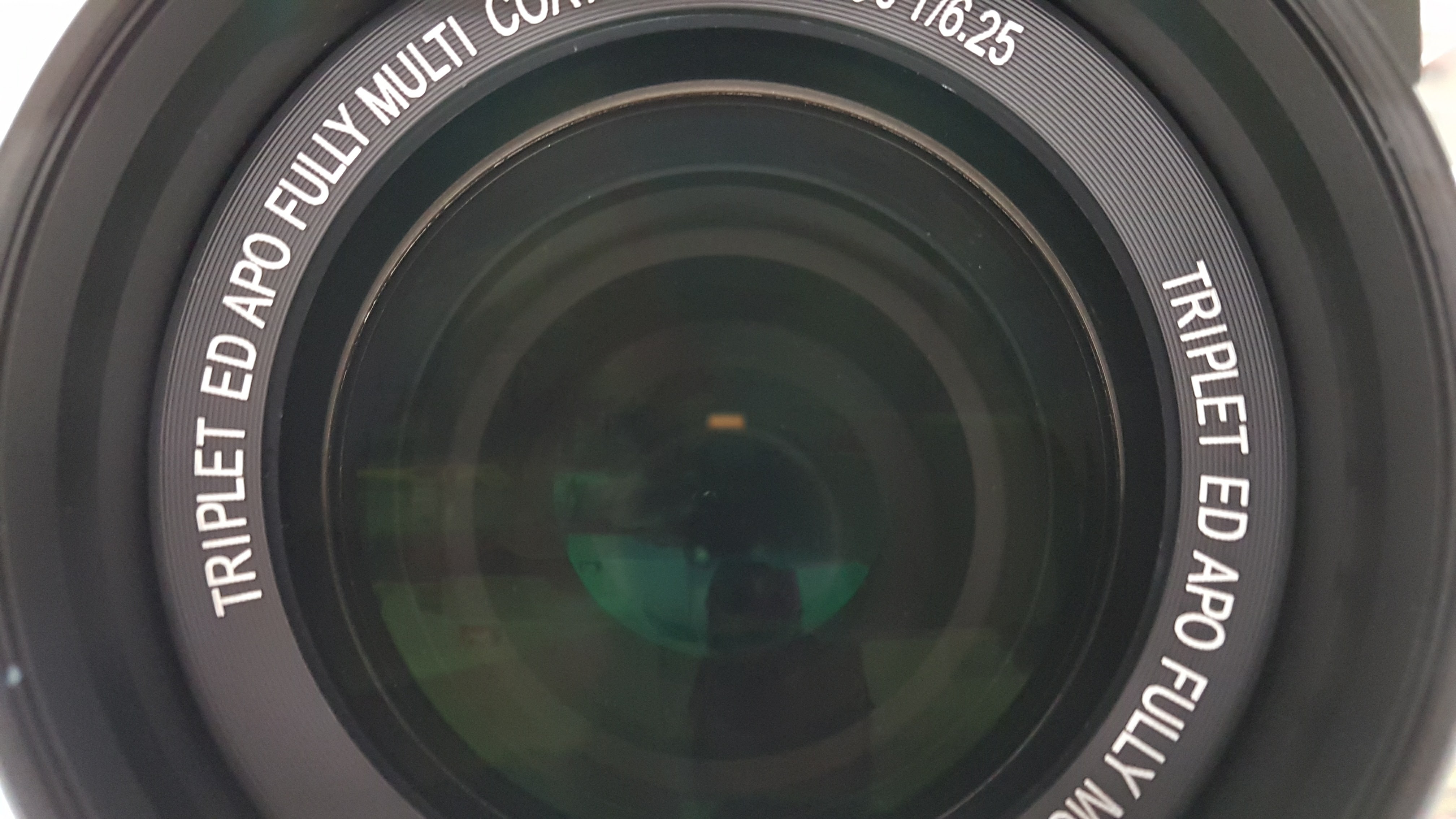 airy_apo104t_front_lens_937.jpg