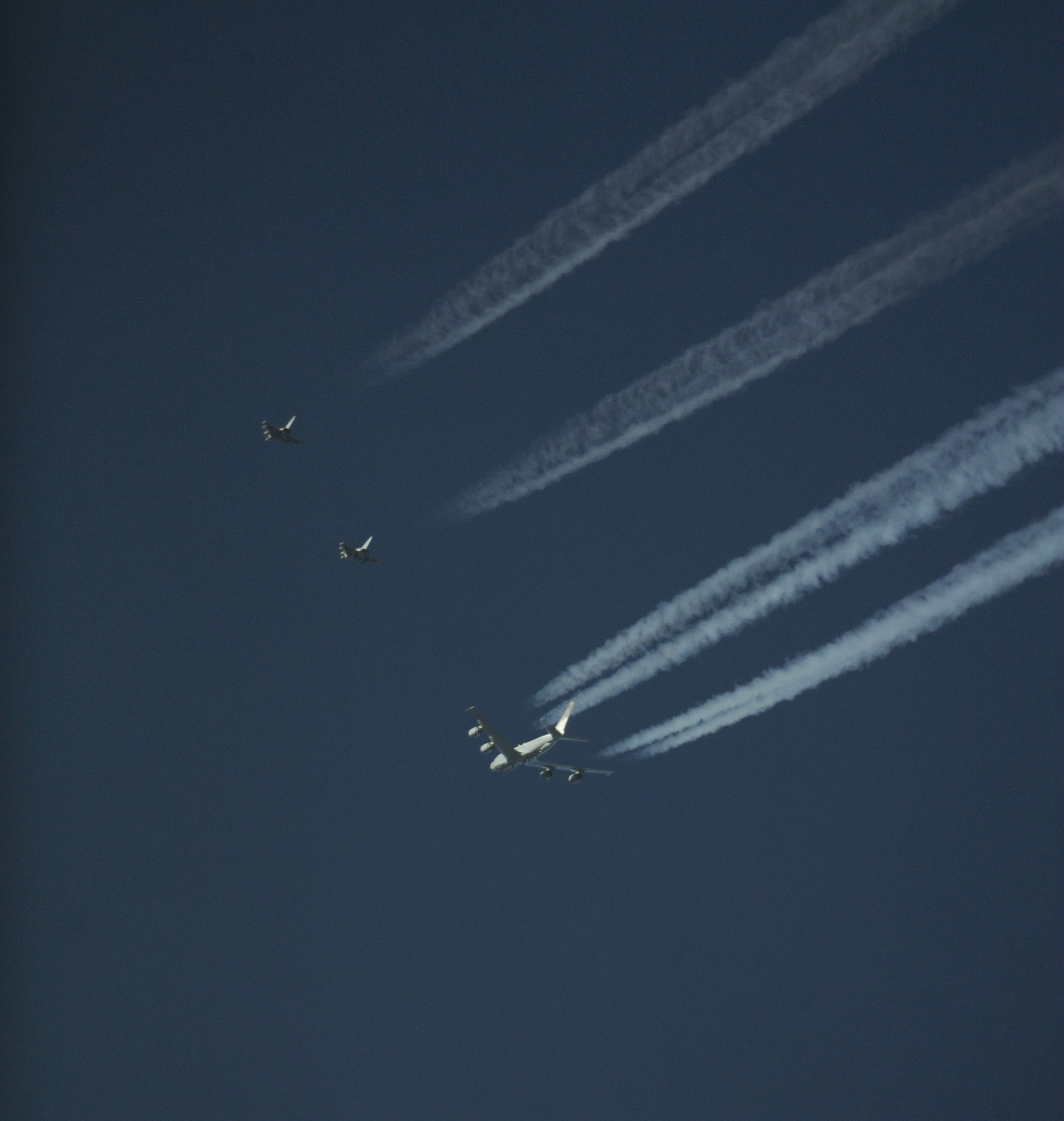 boeing rc-135 rivet-joint and 2 eurofighter typhoon(2).jpg
