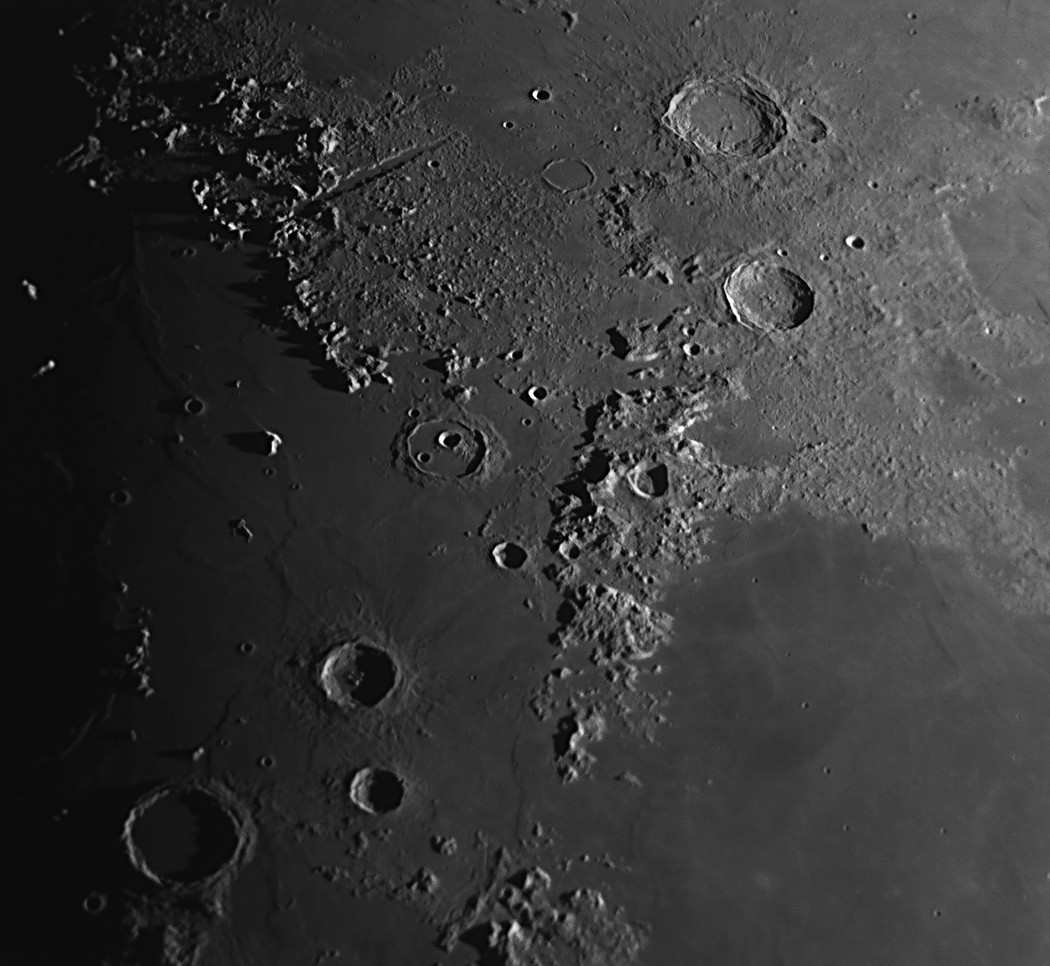luna_20120726_foyer_rolling2.jpg