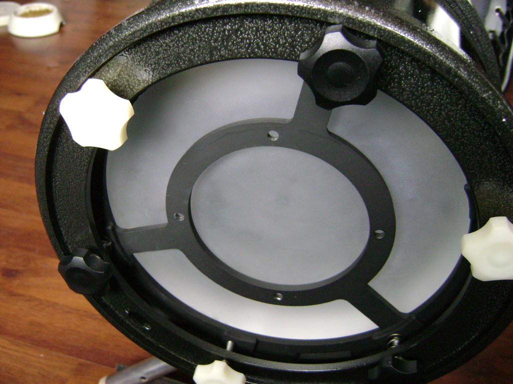 Suport ventilator si suruburi colimare.jpg